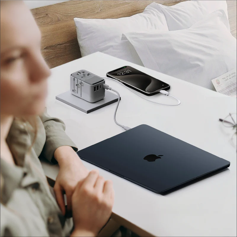 Momax World+ Flow 35W 4-Port w/ Built-in USB-C Cable + AC Travel Adaptor White - شاحن عالمي للسفر 35 واط مع كيبل تايب سي مدمج من موماكس ابيض