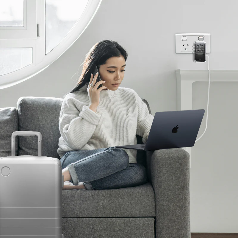 Momax World+ Flow 35W 4-Port w/ Built-in USB-C Cable + AC Travel Adaptor White - شاحن عالمي للسفر 35 واط مع كيبل تايب سي مدمج من موماكس ابيض