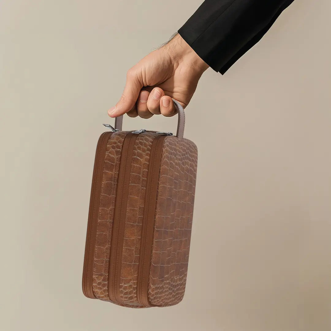 Green Lion Stallion Clutch Bag Brown - حقيبة يد جلد محمولة من كرين جوزي