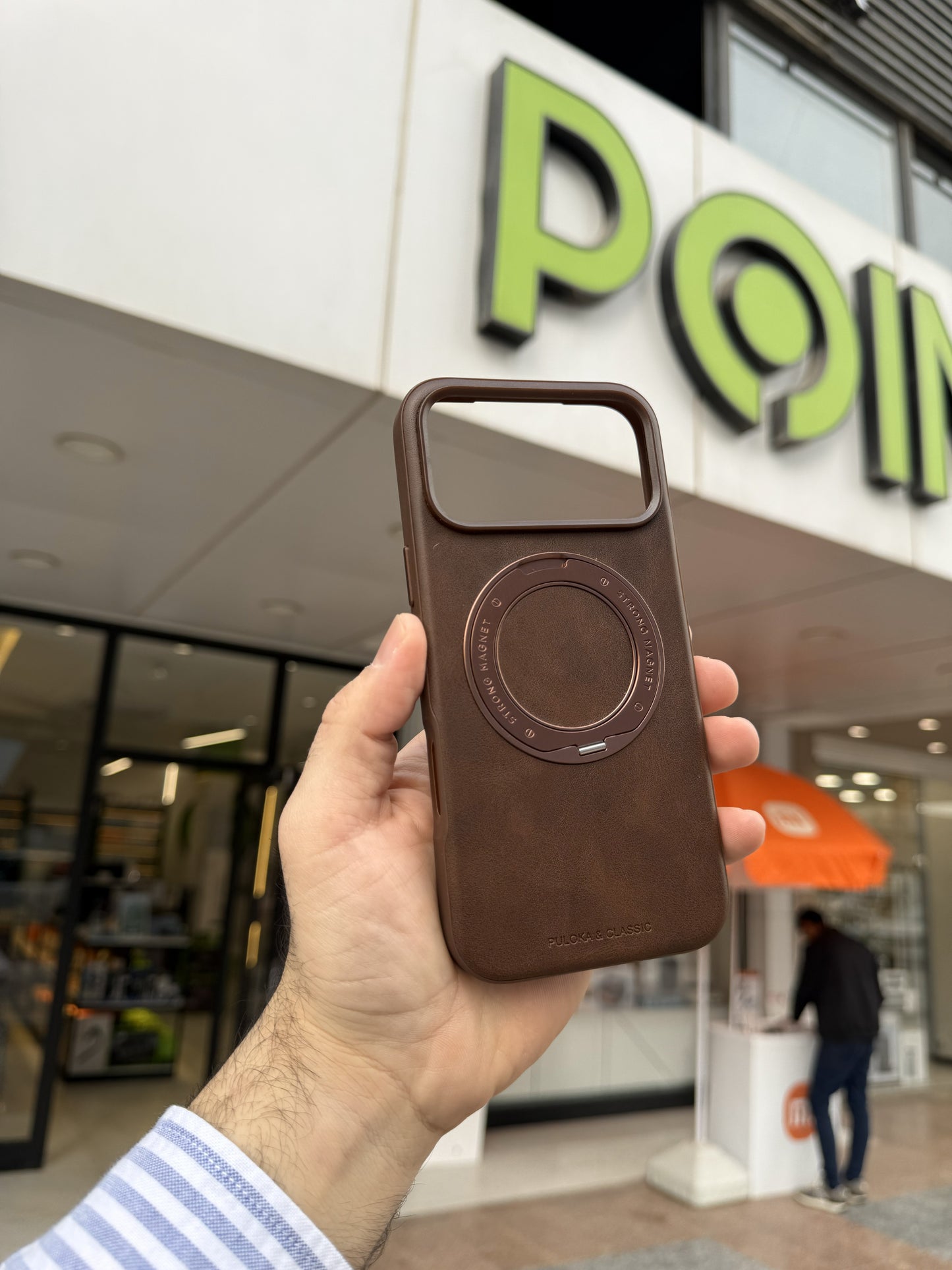 PULOKA CASE FOR IPHONE 17 PRO MAX BROWN - كفر ايفون 17 برو ماكس مع ستاند جوزي