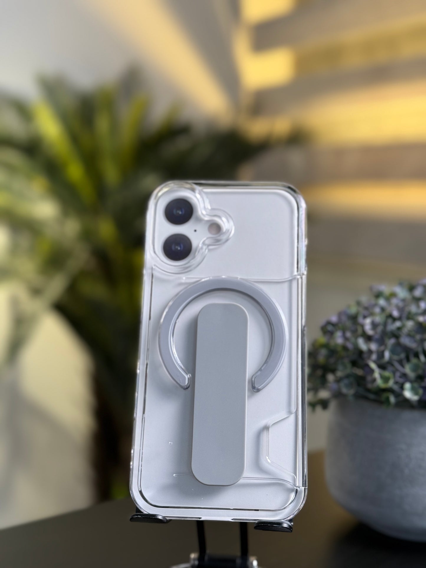 TADAGEE CLEAR CASE WITH GRIP FOR IPHONE 17 GRAY - كفر ايفون 17 ماك سيف رمادي