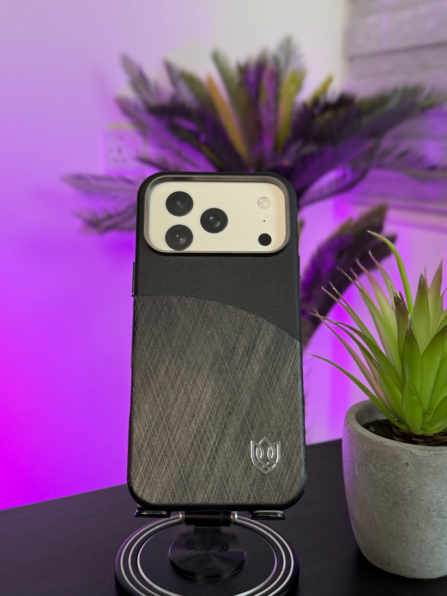 RV88 CASE FOR IPHONE 17 PRO MAX BLACK - كفر جلد اسود للايفون 17 برو ماكس