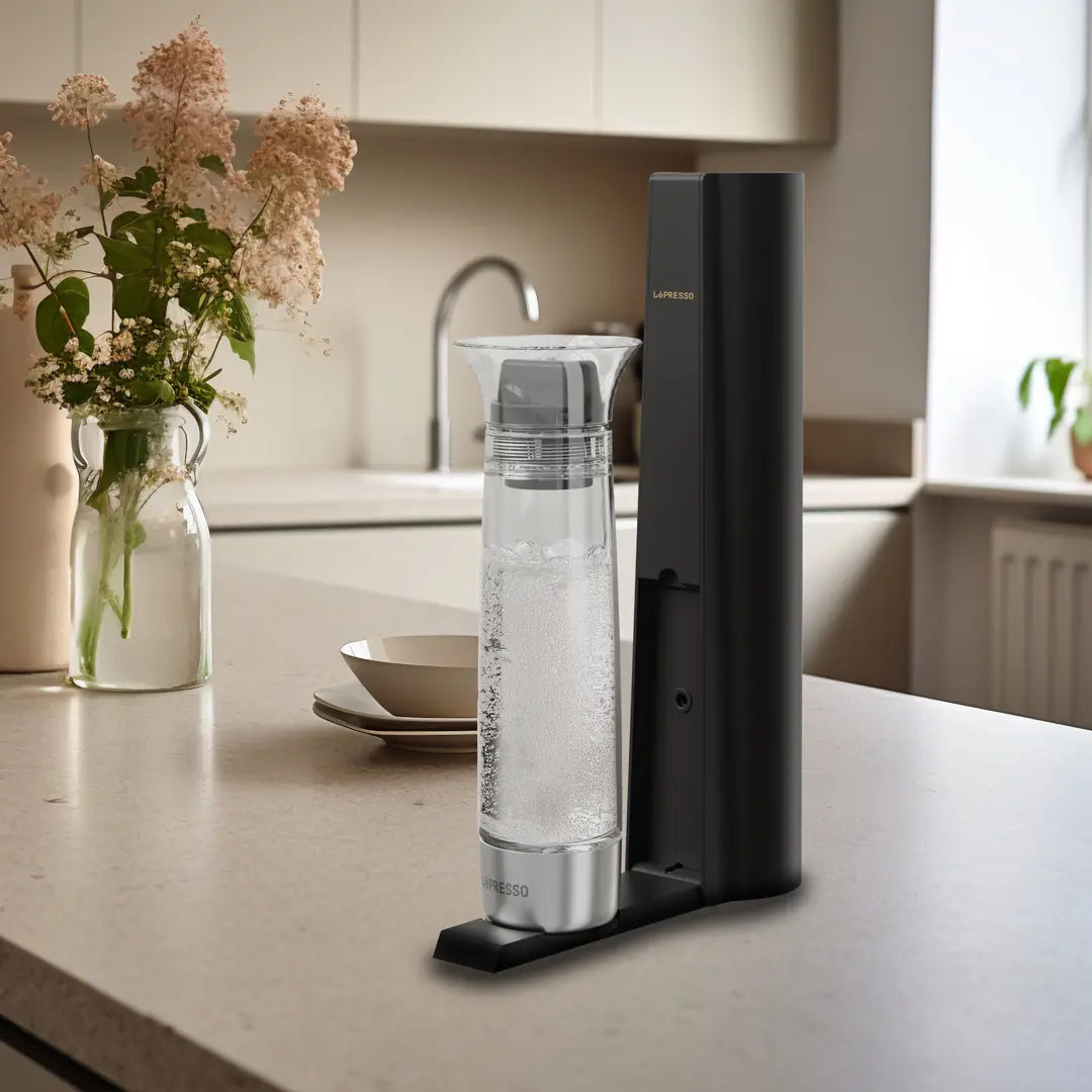 LePresso Sparkling Water Maker With Pressure Release Button Black - جهاز صنع المياه الغازية مع زر تحرير الضغط من ليبريسو اسود(المنتج لا يتضمن قنينة غاز)