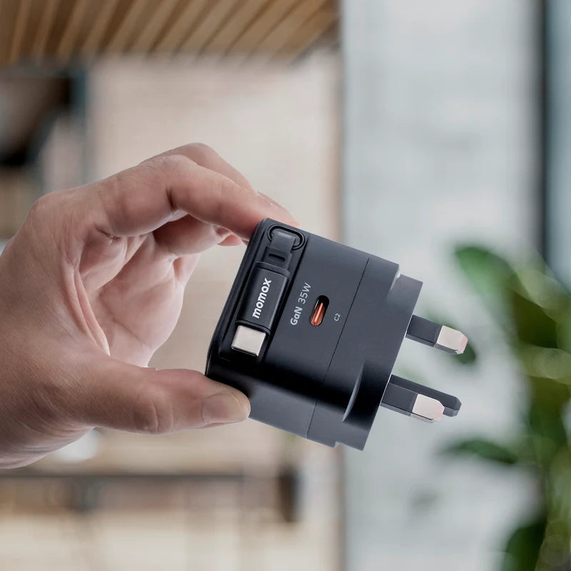 Momax CHARGE & Port GaN 35W charger with Retractable USB-C Cable - شاحن 35 واط مع كيبل تايب سي مدمج قابل للسحب من موماكس