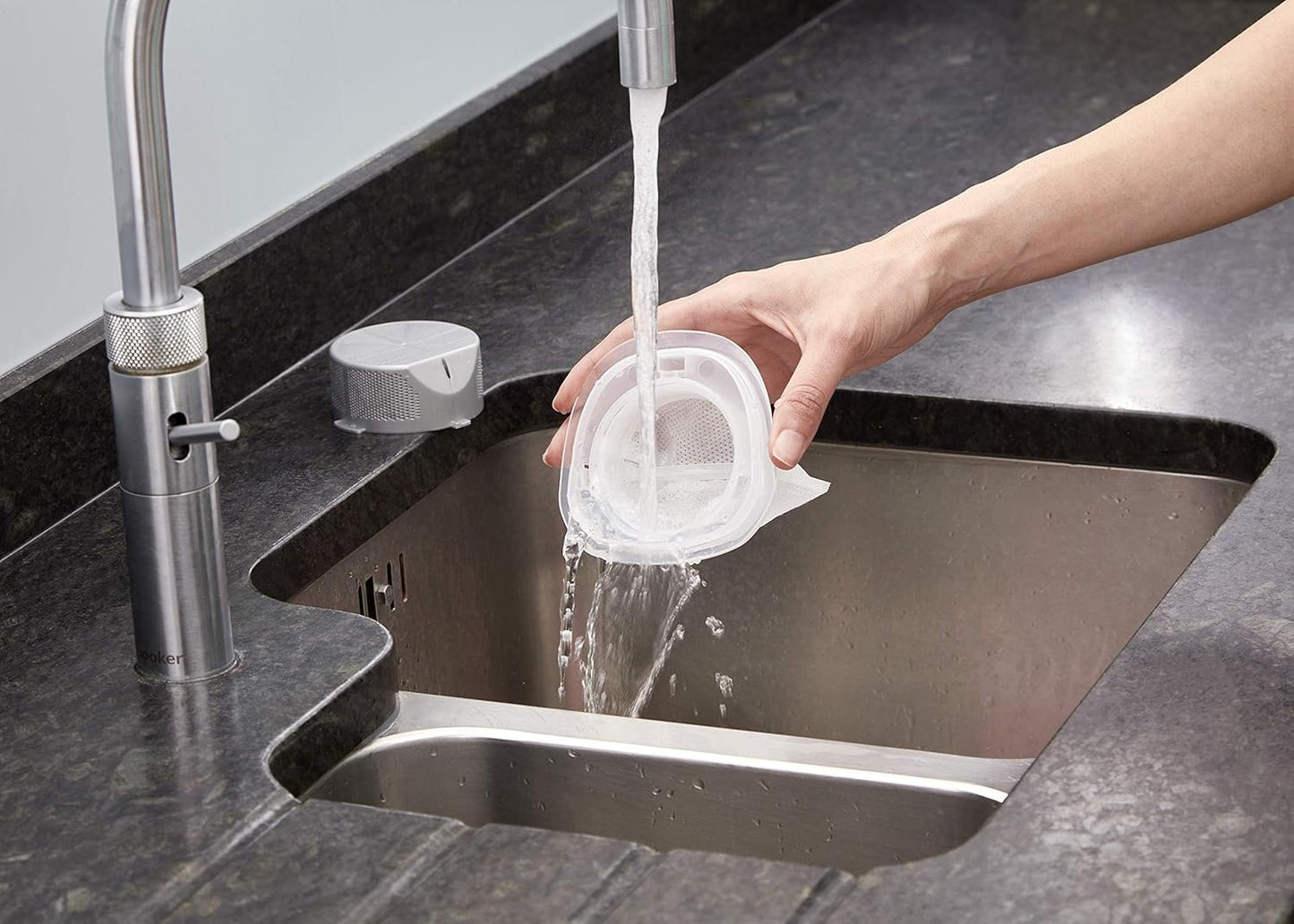 Black&Decker NVC115JL-B5 Vacuum cleaner 3.6V white/Gray - مكنسة كهربائية لاسلكية محمولة من بلاك اند ديكر