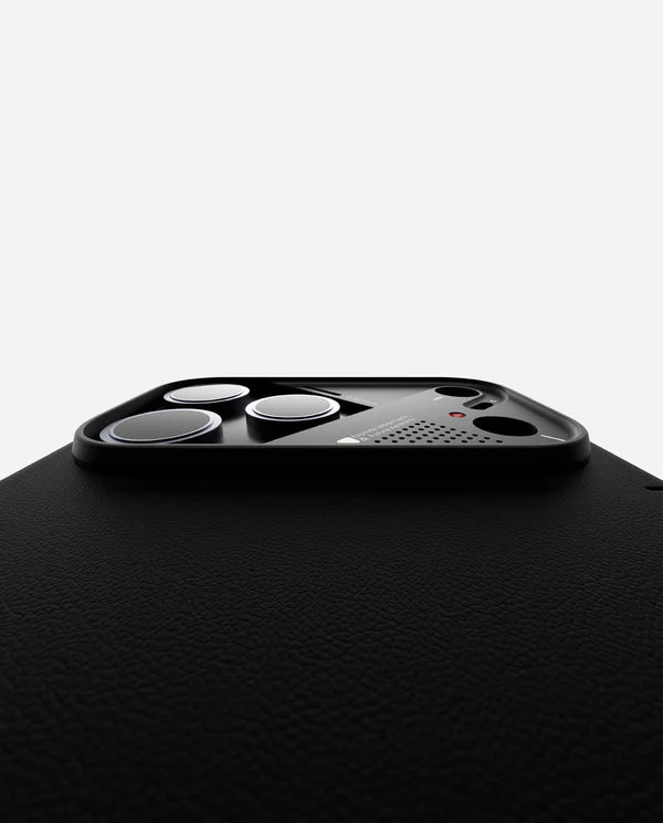 A17 VEGAN LEATHER CASE FOR IPHONE 17 PRO MAX BLACK - كفر ايفون 17 برو ماكس ماك سيف مصنوع من الجلد النباتي الصديق للبيئة من اولومو اسود