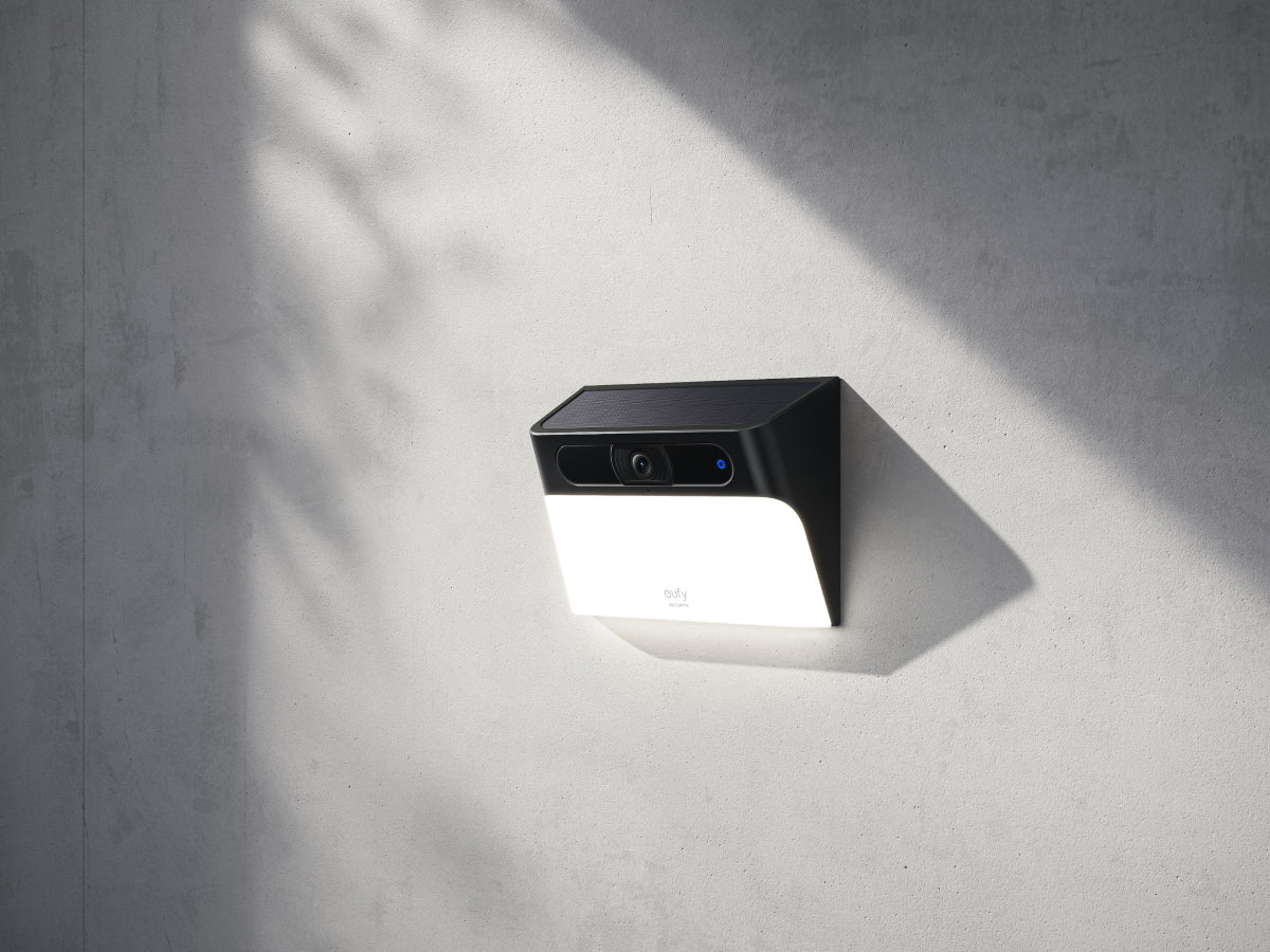 Anker Eufy Security Solar Wall Ligh CAM S120 BLACK - كاميرا مراقبة خارجية تعمل بالطاقة الشمسية مع مصباح حائط بالطاقة الشمسية وخالية من متاعب الشحن من انكر