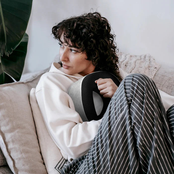 Momax World Ergonomic Travel Pillow - وسادة رقبة للسفر مريحة من موماكس