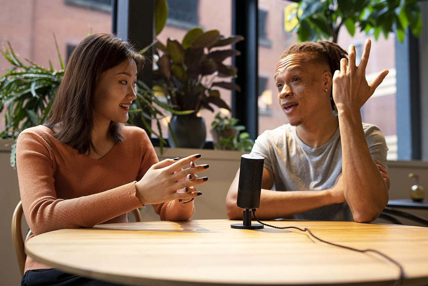 JBL Quantum Stream with Dual Pattern Premiun USB Microphone - مايكروفون يو اس بي ثنائي النمط للتسجيل والالعاب من جي بي ال