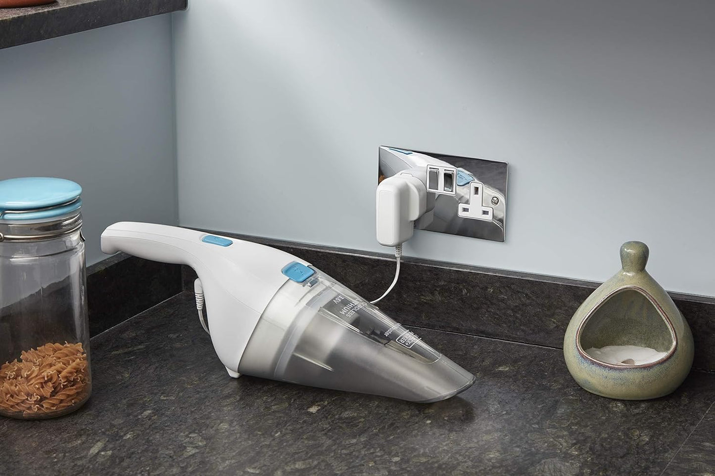 Black&Decker NVC115JL-B5 Vacuum cleaner 3.6V white/Gray - مكنسة كهربائية لاسلكية محمولة من بلاك اند ديكر