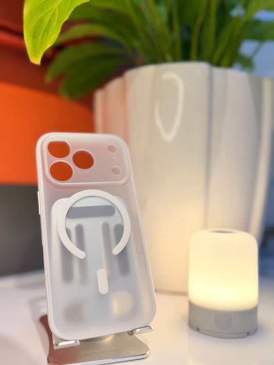 IPHONE 17 PRO MATTE TRANSPARENT CASE MAGSAFE WHITE - كفر ايفون 17 برو ماك سيف شفاف ابيض غير لامع