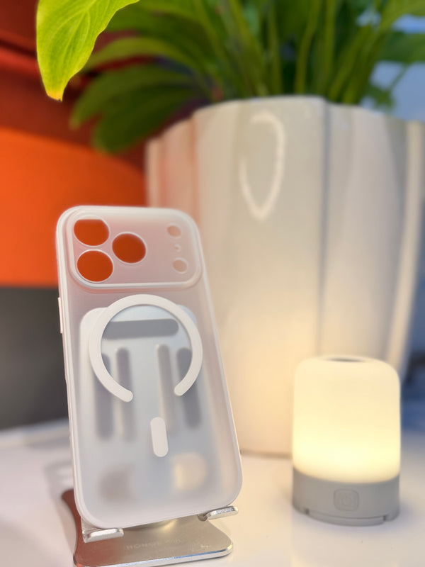 IPHONE 17 PRO MATTE TRANSPARENT CASE MAGSAFE WHITE - كفر ايفون 17 برو ماك سيف شفاف ابيض غير لامع