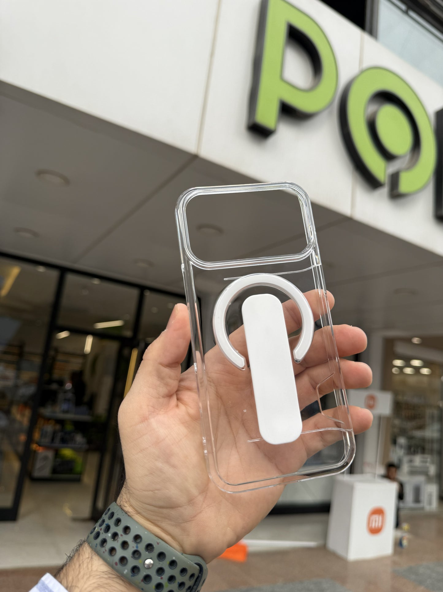 TADAGEE CLEAR CASE WITH GRIP FOR IPHONE 17 PRO MAX WHITE - كفر ايفون 17 برو ماكس ماك سيف مع مسكة ابيض