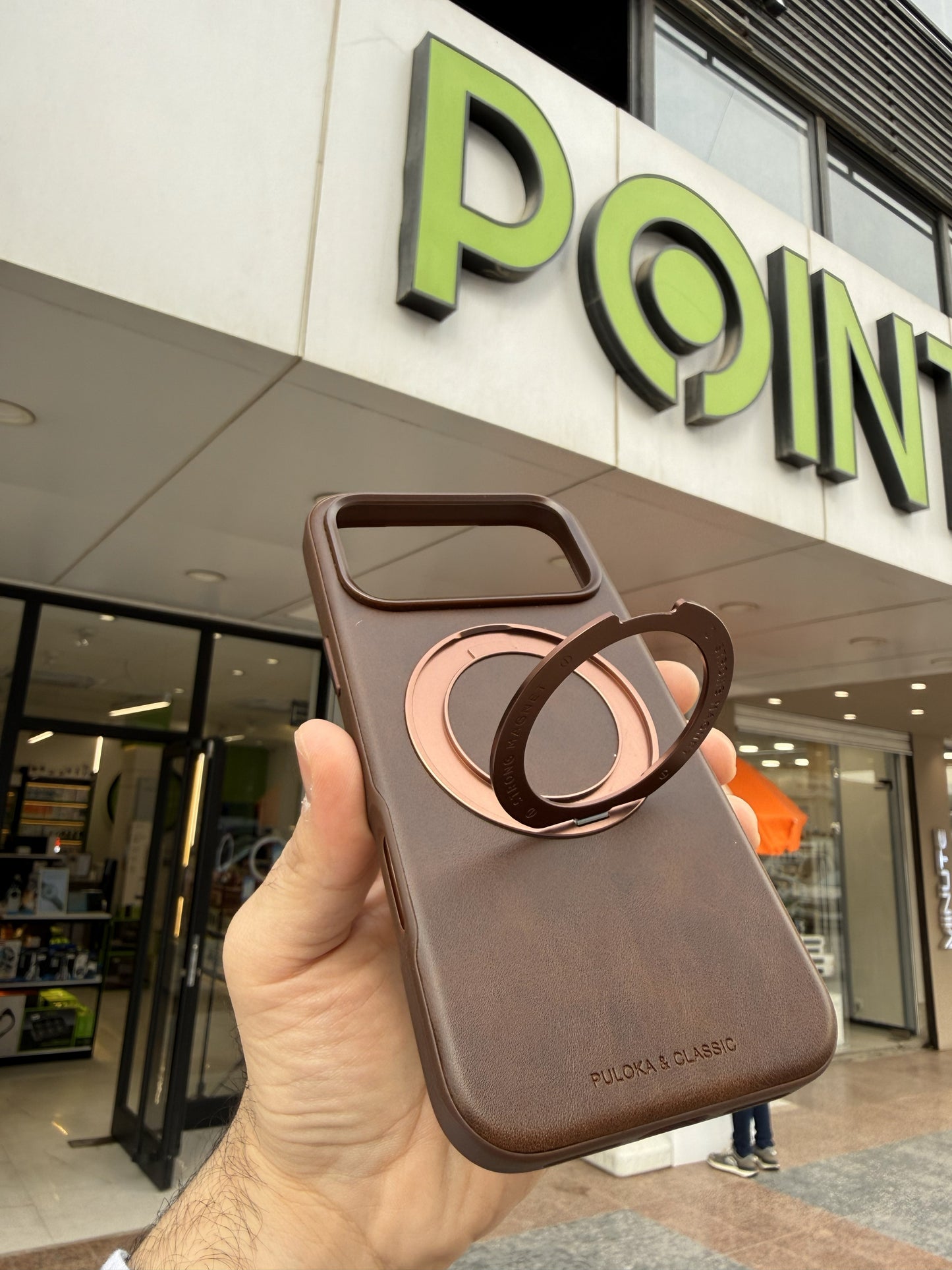 PULOKA CASE FOR IPHONE 17 PRO MAX BROWN - كفر ايفون 17 برو ماكس مع ستاند جوزي