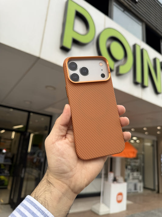 YANG CASE CARBON FIBER FOR IPHONE 17 PRO MAX BROWN - كفر ايفون 17 برو ماكس كاربون فايبر جوزي