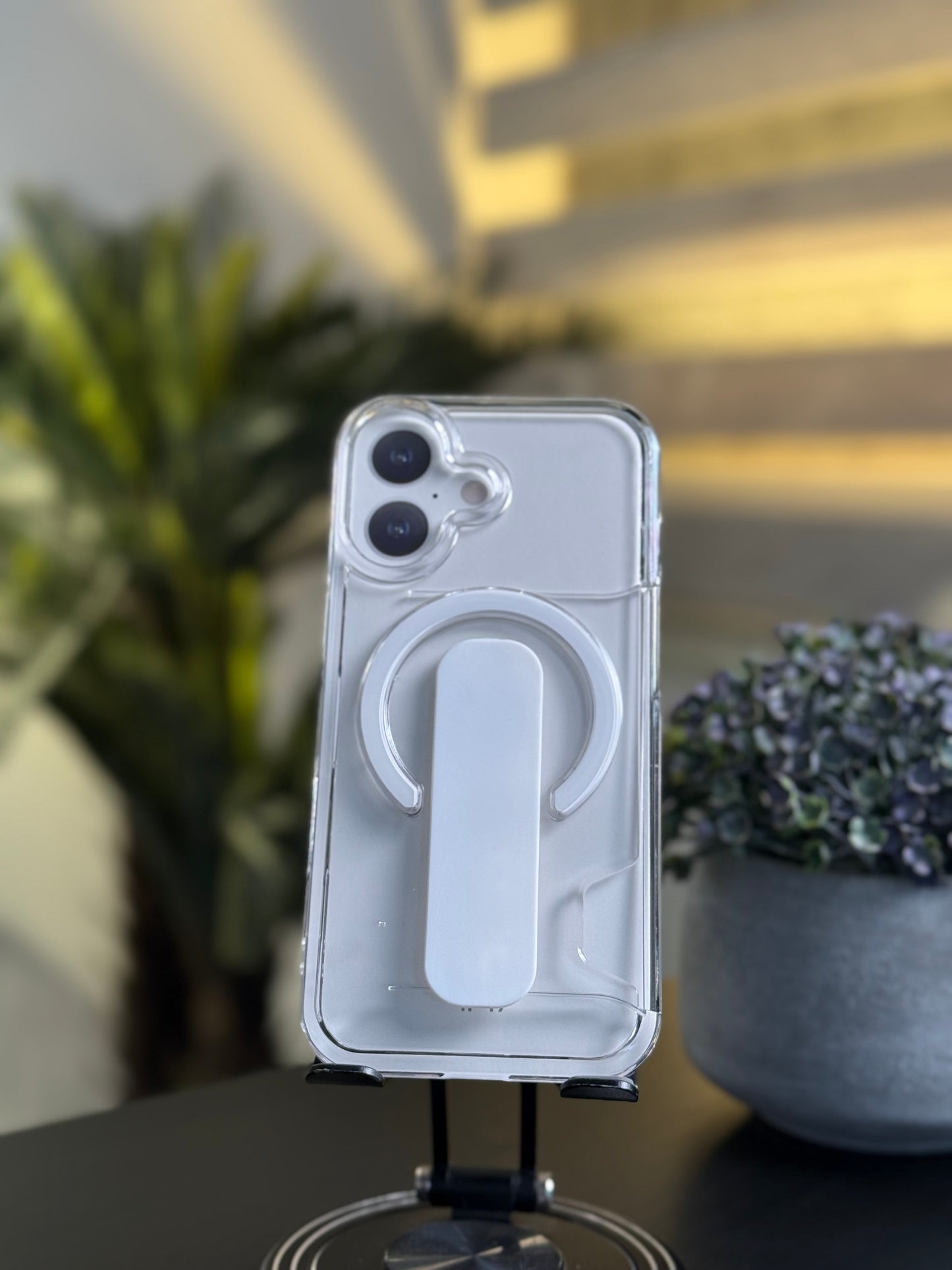 TADAGEE CLEAR CASE WITH GRIP FOR IPHONE 17 WHITE - كفر ايفون 17 ماك سيف ابيض