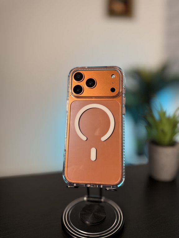 IPHONE 17 PRO MAX MAGNETIC CAMERA FRAME HARD CASE ANSPAEMT - كفر ايفون 17 برو ماكس ماك سيف شفاف