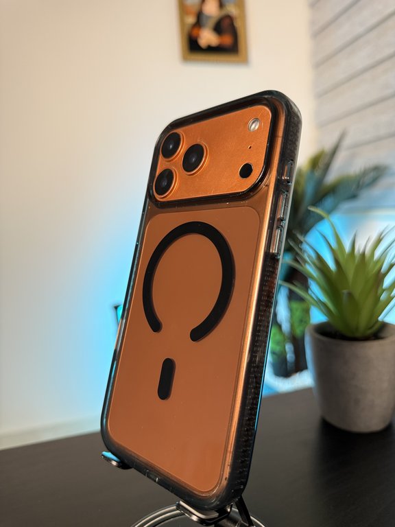 IPHONE 17 PRO MAX MAGNETIC CAMERA FRAME HARD CASE BLACK - كفر ايفون 17 برو ماكس ماك سيف اسود