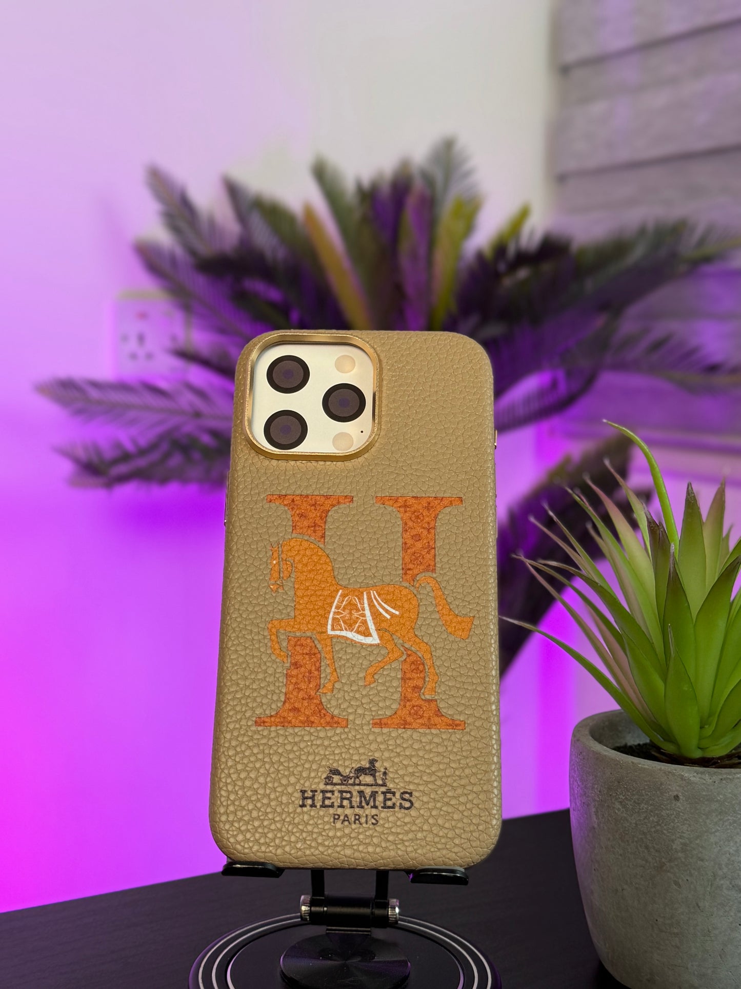 RV91 CASE FOR IPHONE 16 PRO MAX BEIGE - كفر ايفون 16 برو ماكس بيجي