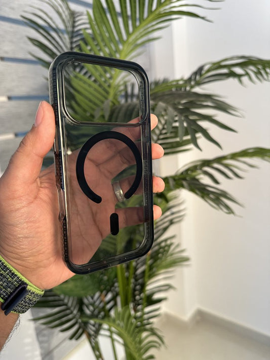 IPHONE 17 PRO MAGNETIC CAMERA FRAME HARD CASE BLACK - كفر ايفون 17 برو ماك سيف لون اسود