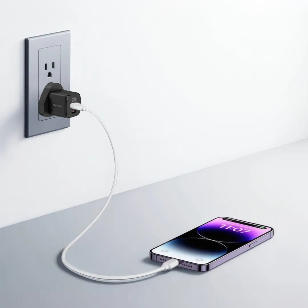 PORODO 5-IN-1 TRAVEL COMBO KIT 2 POWER BANKS, 4-IN-1 CABLE CHARGER MAGSAFE CAR - مجموعة السفر 5 في 1 (باوربنك عدد 2 , ستاند ماك سيف , كيبل 4 في 1 , وشاحن) من بورودو