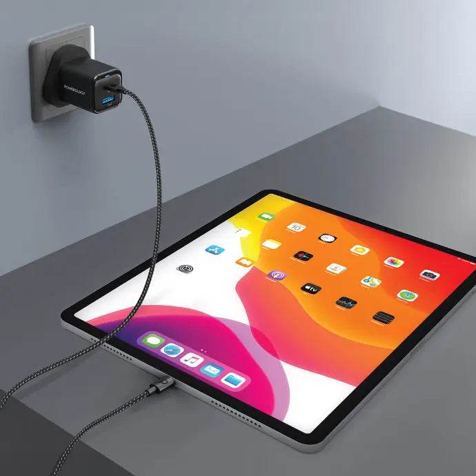 Powerology 35W PD QC 1xUSB-C 35W and 1xUSB-A 18W GaN Charger UK with USB-C TO Lightning Cable Black - شاحن تايب سي 35 واط مع كيبل تايب سي ايفون من باورولوجي اسود