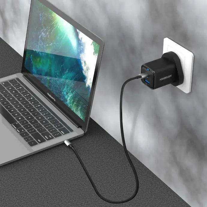 Powerology 35W PD QC 1xUSB-C 35W and 1xUSB-A 18W GaN Charger UK with USB-C TO Lightning Cable Black - شاحن تايب سي 35 واط مع كيبل تايب سي ايفون من باورولوجي اسود