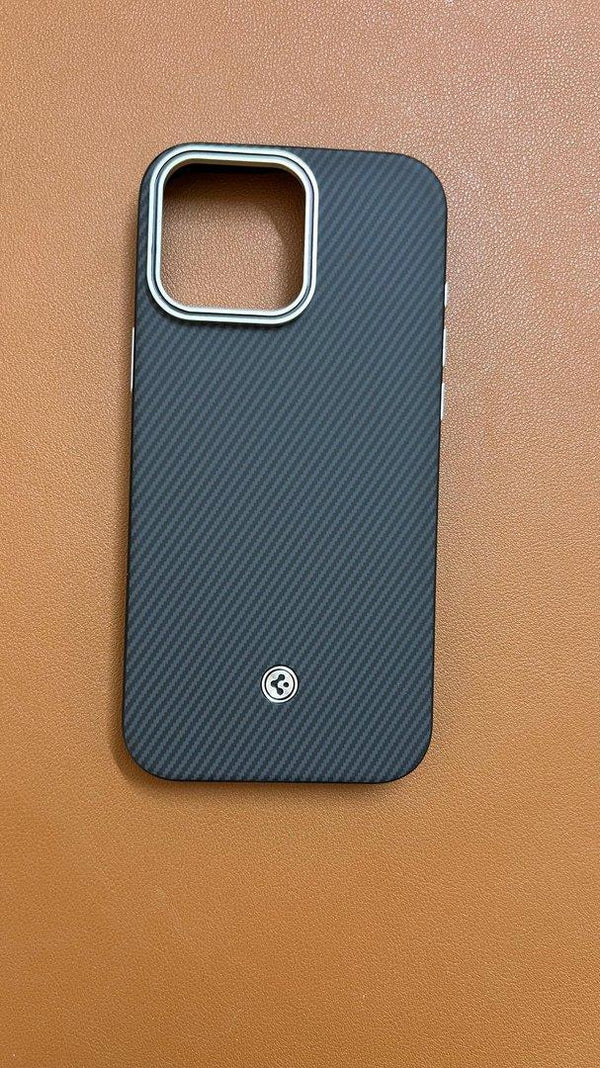 BUCKSUITI CASE FOR IPHONE 16 PRO MAX CARBON FIBER - كفر ايفون 16 برو ماكس كاربون فايبر