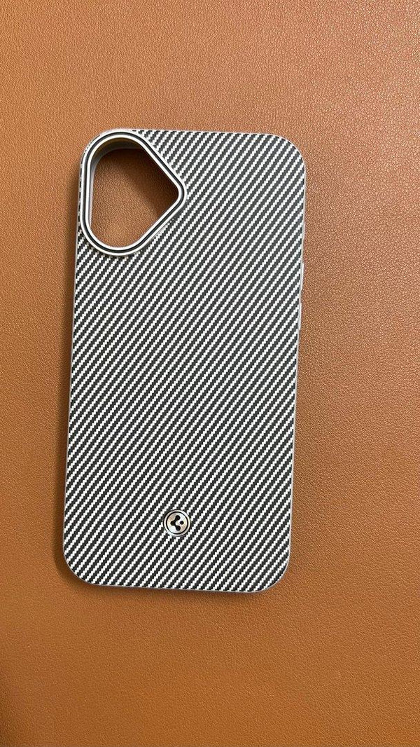 BUCKSUITI CASE FOR IPHONE 16 CARBON FIBER - كفر ايفون 16 كاربون فايبر