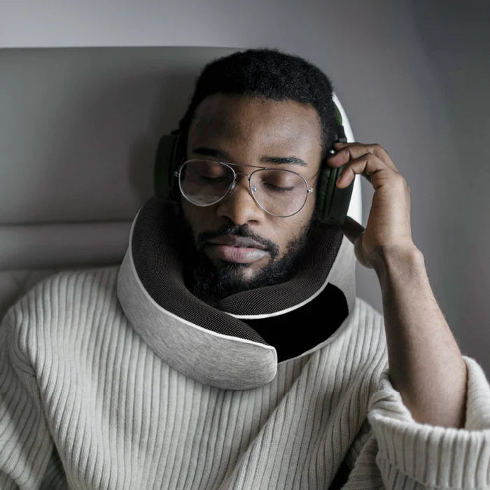 Momax World Ergonomic Travel Pillow - وسادة رقبة للسفر مريحة من موماكس