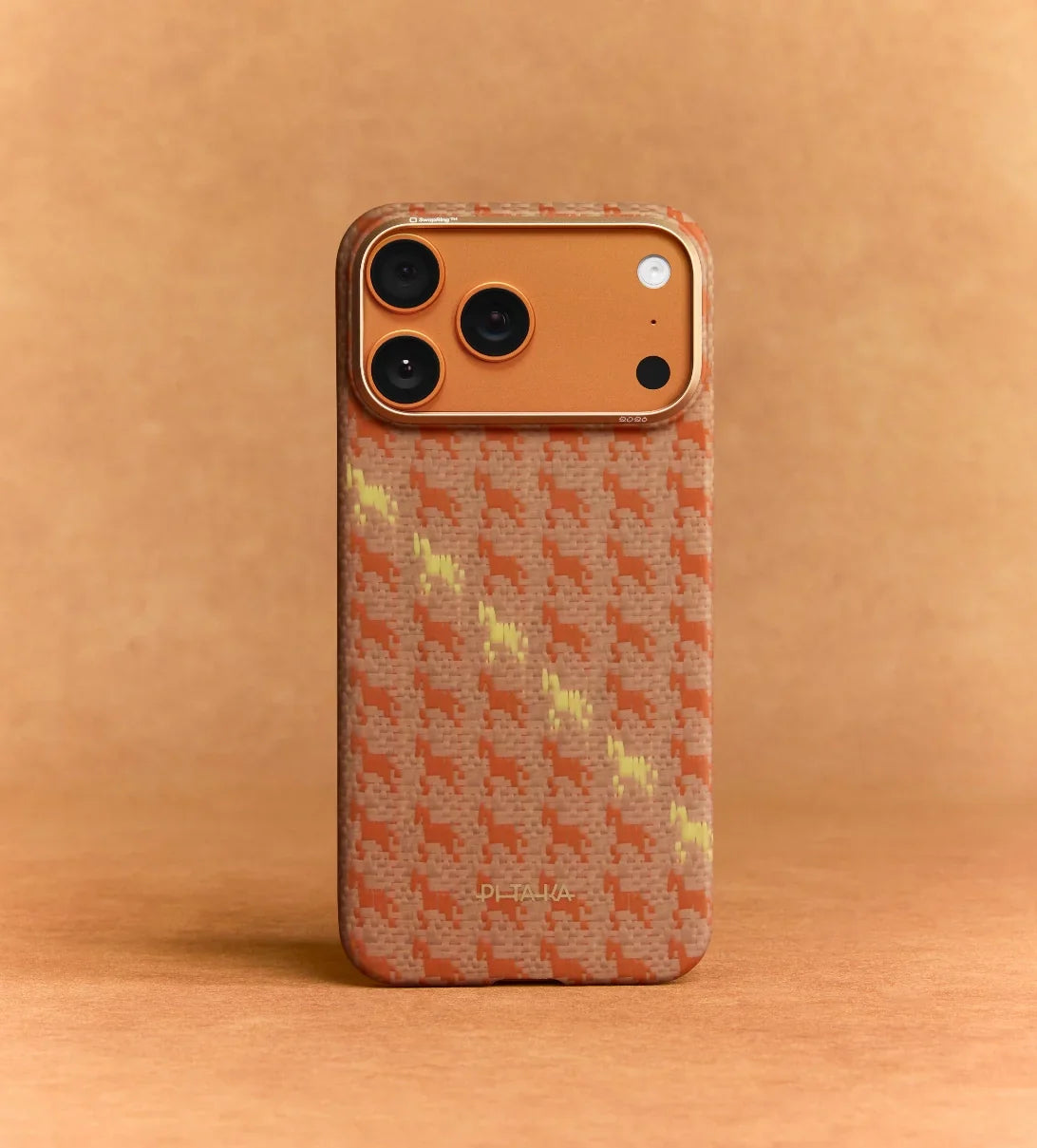 PITAKA HAPPINESS RIDES IN PITAKA EDGE CASE FOR IPHONE 17 PRO MAX AMBER - كفر ايفون 17 برو ماكس ماك سيف من بيتاكا
